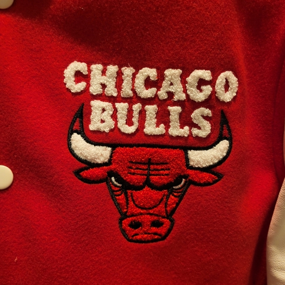 Chicago Bulls NBA Ultra Game Red Bomber Jacket - Size Small - Picture 4 of 10